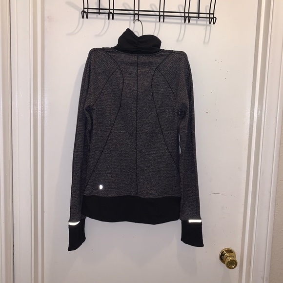 Lululemon women’s black size 6 jacket - Picture 5 of 6